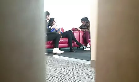 Wir kostenlose seiten omapornos sehen ein Mädchen in ihrem Mund, Sperma fließt über ihre Lippen und ihr Kinn