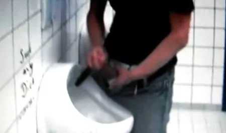 Während die Frau schläft, fickt die Freundin freie erotische sex filme mit ihrem Ehemann