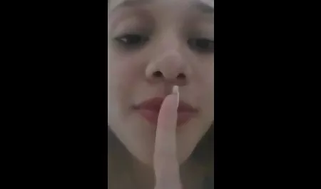 Zog das Nachthemd kostenlose freie pornofilme des schlafenden Mädchens hoch und machte es für Sex an