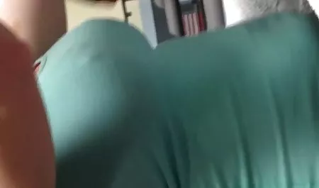 Schwarzes Mädchen fickt sex filme frei den Bruder ihres Freundes, während er bei der Arbeit geliebt wird