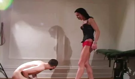 Sie fickt freie frauenpornos einen Typen am Strand voller Voyeure