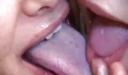 Betroffene Frau macht Anilingus mit freie deutsche pornofilme Ehemann und fingert seinen Schwanz