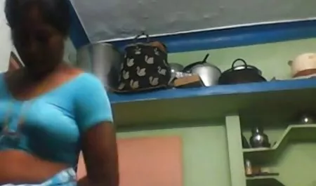 Mädchen freie kostenlose sexfilme in Strümpfen saugt und fickt einen großen Schwanz