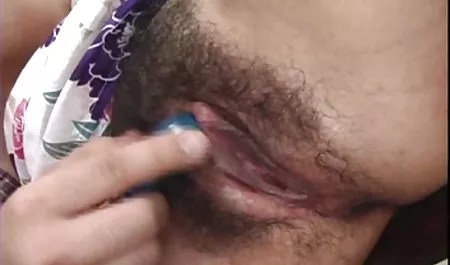 Freshman ergab sexfilme kostenlos zum anschauen sich im Badezimmer